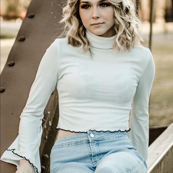 Meet your Posher, Alexis - Picture 3 of 3